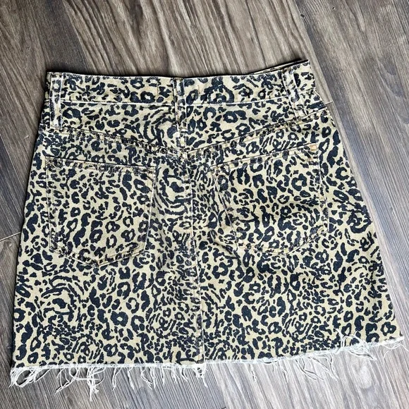 Cheetah print denim skirt - Picture 2 of 3